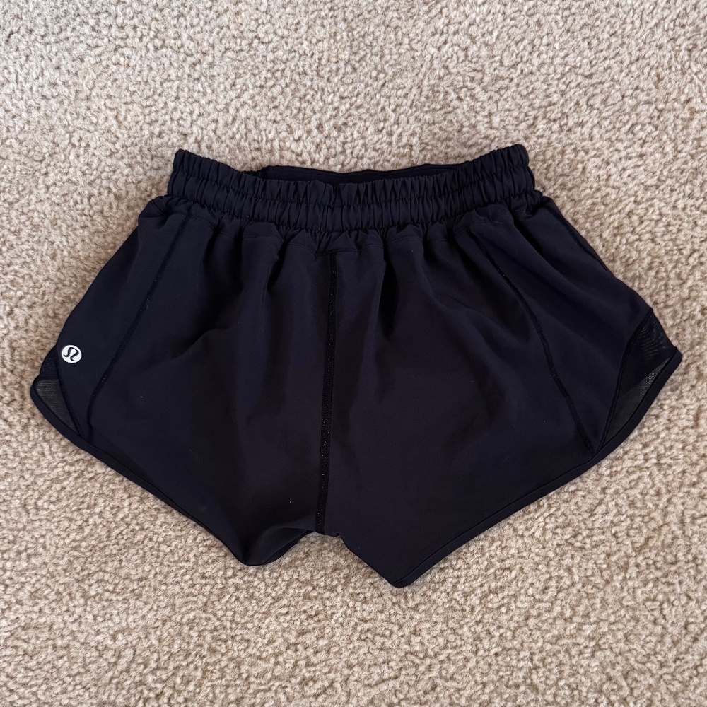Lululemon Hotty Hot Low-Rise Lined Short 2.5", size 2, black
